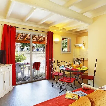 ホリデーパーク Goelia Les Portes Des Cevennes 3*